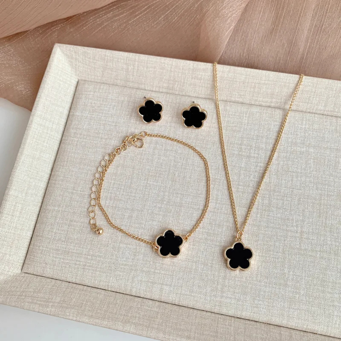 Four-Leaf Clover Set of Necklace Bracelet Earring